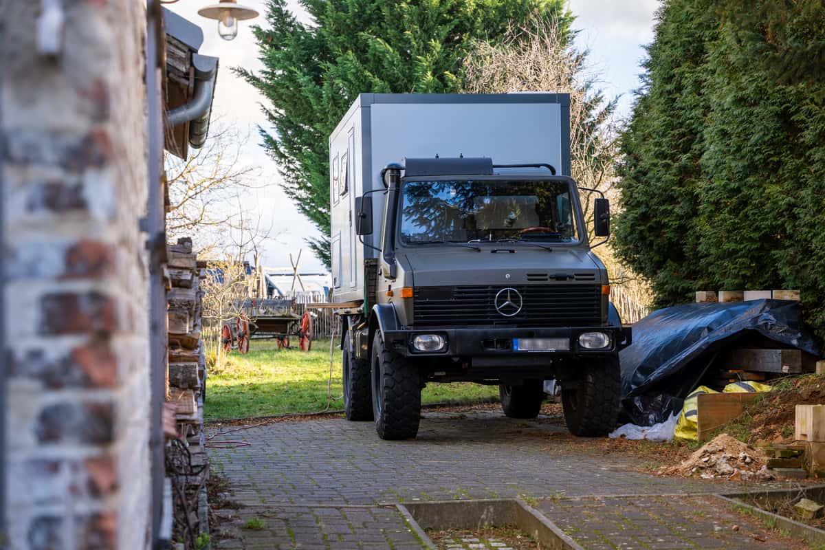 Unimog-Projekt hinter der Camperscheune