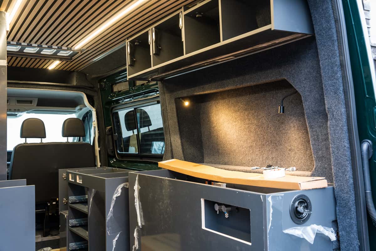 Innenausbau eines VW Crafters in den letzten Zügen