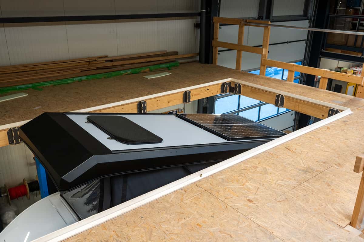 Hier kann für den Einbau der Aufstelldächer praktisch von oben gearbeitet werden