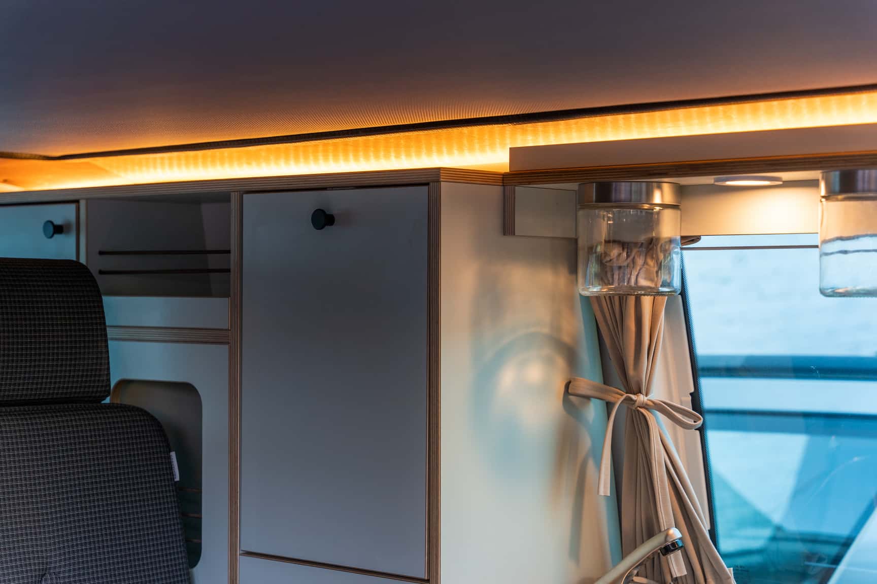 Liebevolle Details im Bulli-Ausbau von Ellie Vans