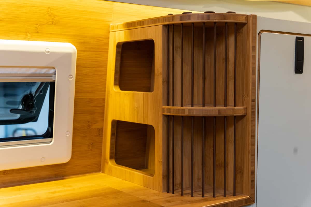 Sieht aus wie aus einem Bulli, ist aber der Ausbau einer Expeditionskabine für Pickups