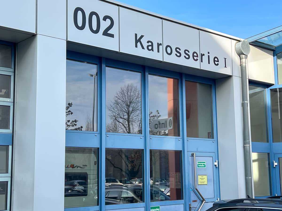 Schulungshalle für den Karosseriebau in der Fahrzeugakademie Schweinfurt
