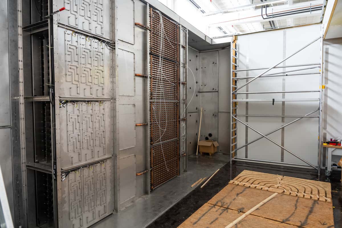 Im Bau befindliche Versuchskammer zur Untersuchung großer Versuchsaufbauten