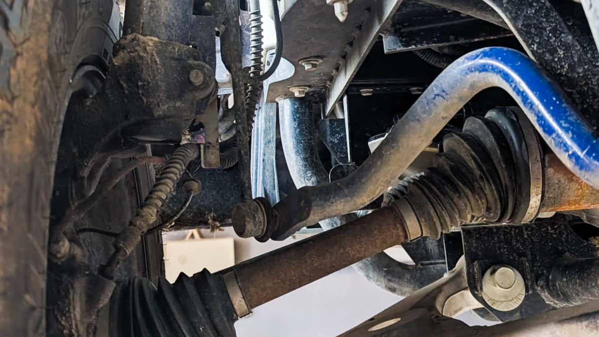 Neu aufgebaute Vorderachse mit angepasstem Achsschenkel