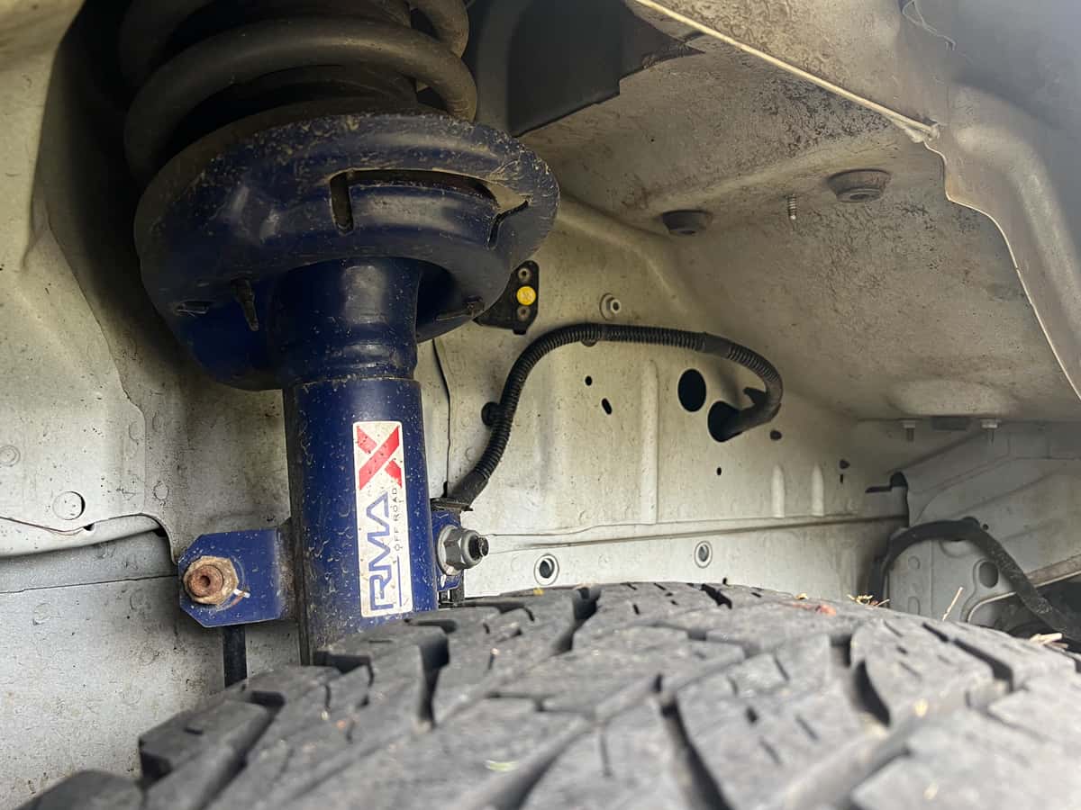 Neue Federbeine an der Vorderachse mit einstellbarem Sturz