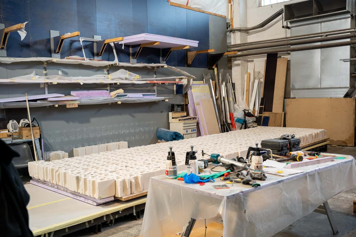 Herstellung von Alu-Sandwich Platten für den Kabinenbau