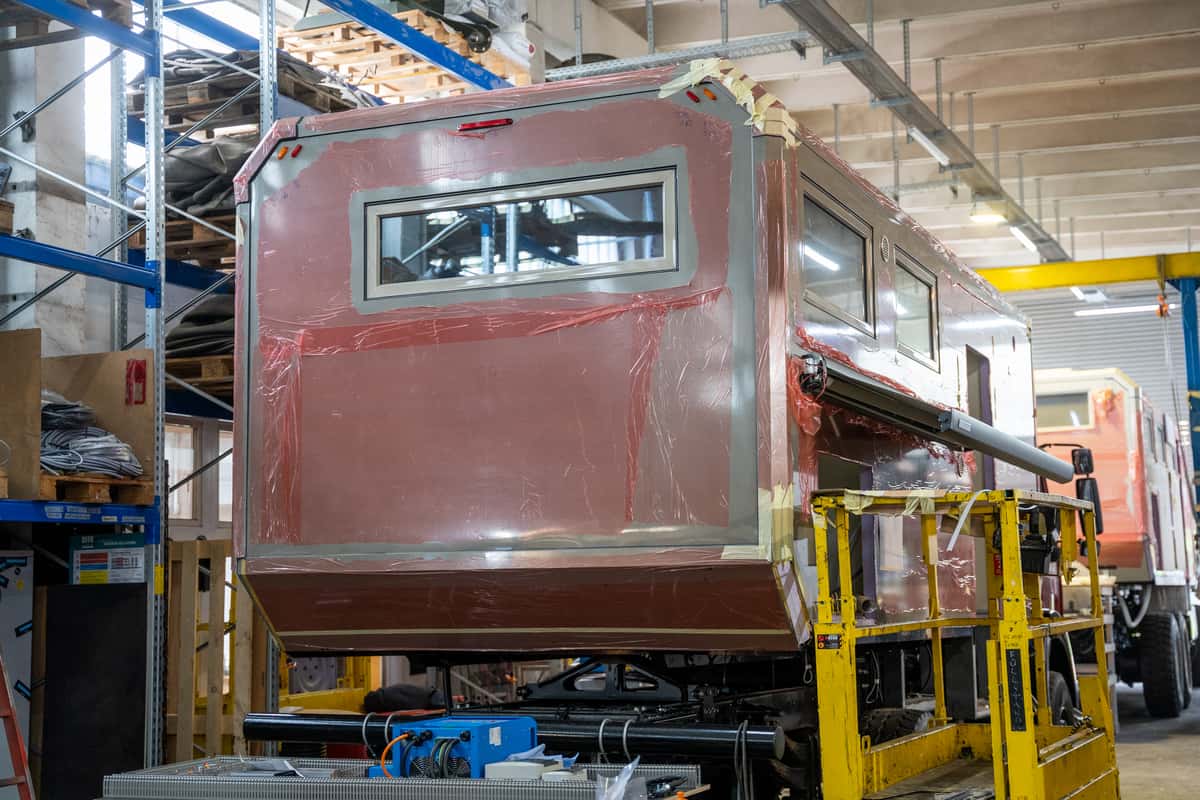 Im Bau befindliches Fernreisemobil in den Werkstätten von Eine Welt Reisen