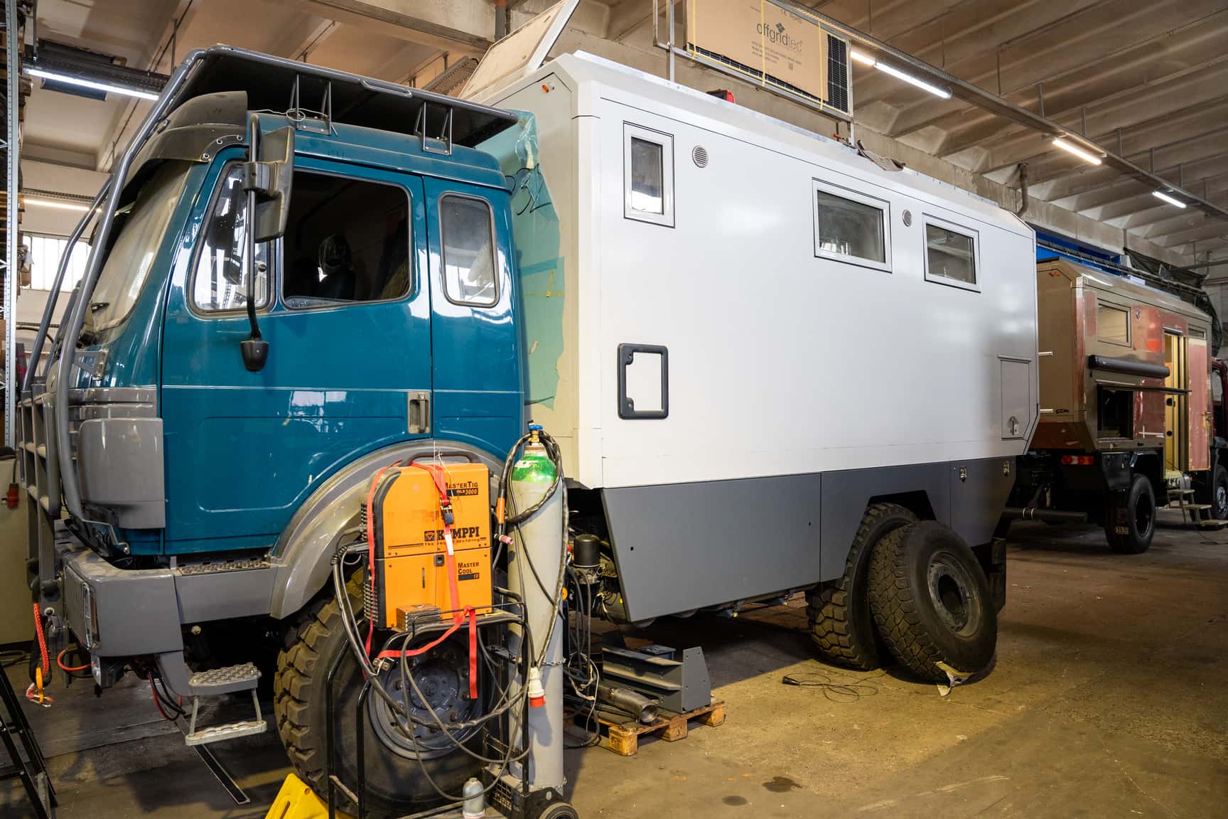 Koffer und Fahrgestell sind bereits zu einer Einheit verheiratet