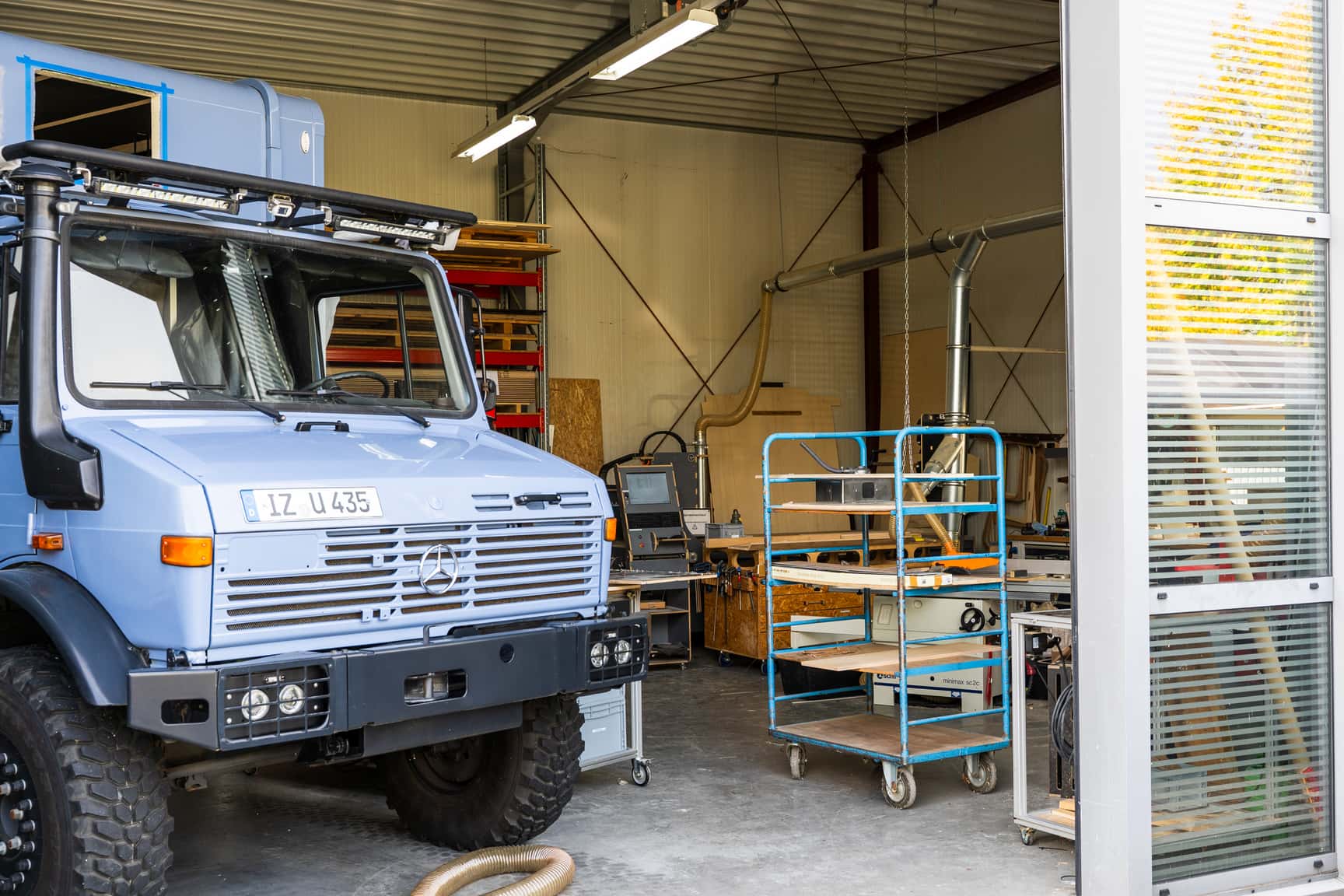 Auch ein Unimog findet mal seinen Weg in die Vanfabrik
