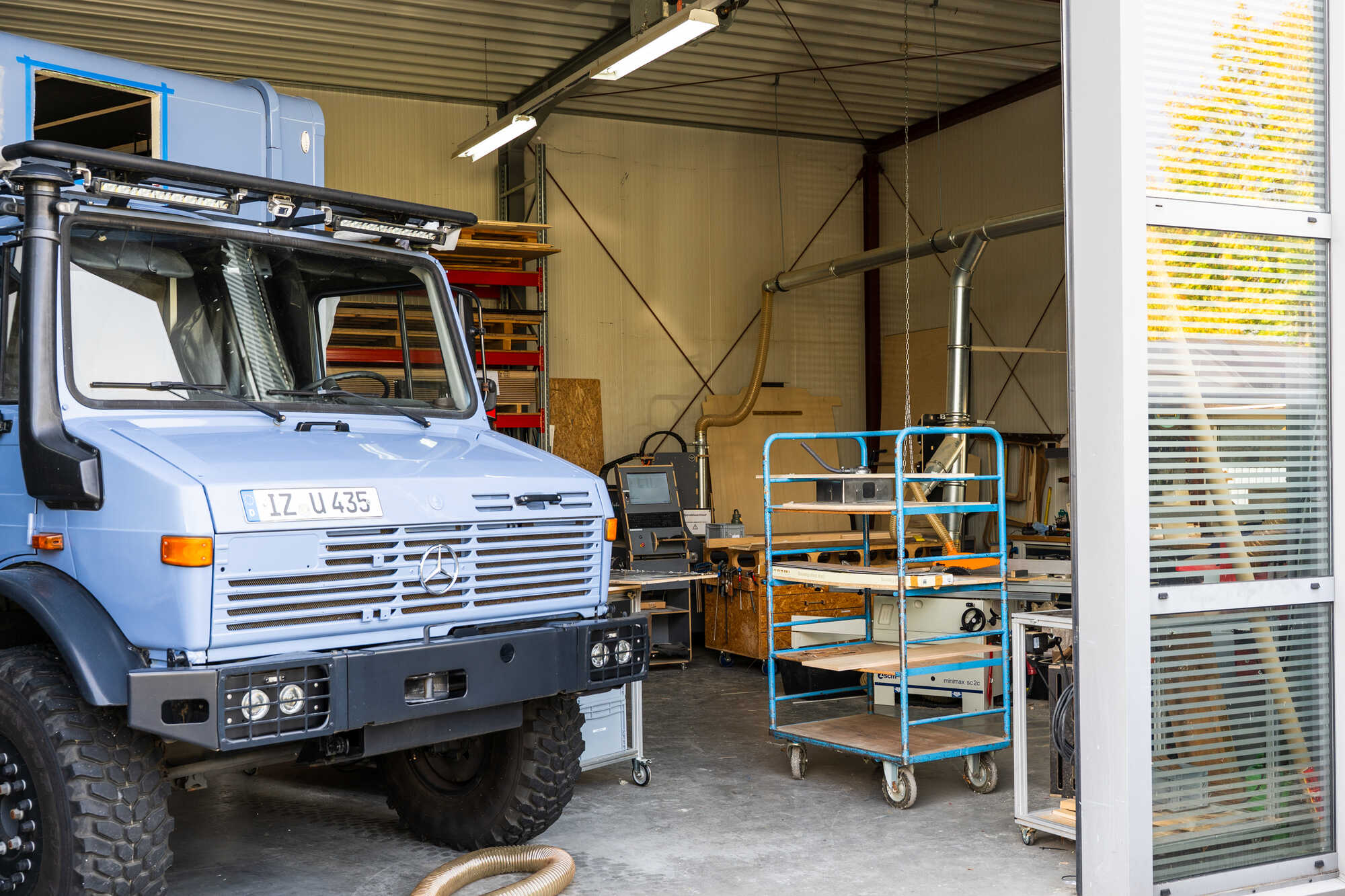 Auch ein Unimog findet mal seinen Weg in die Vanfabrik
