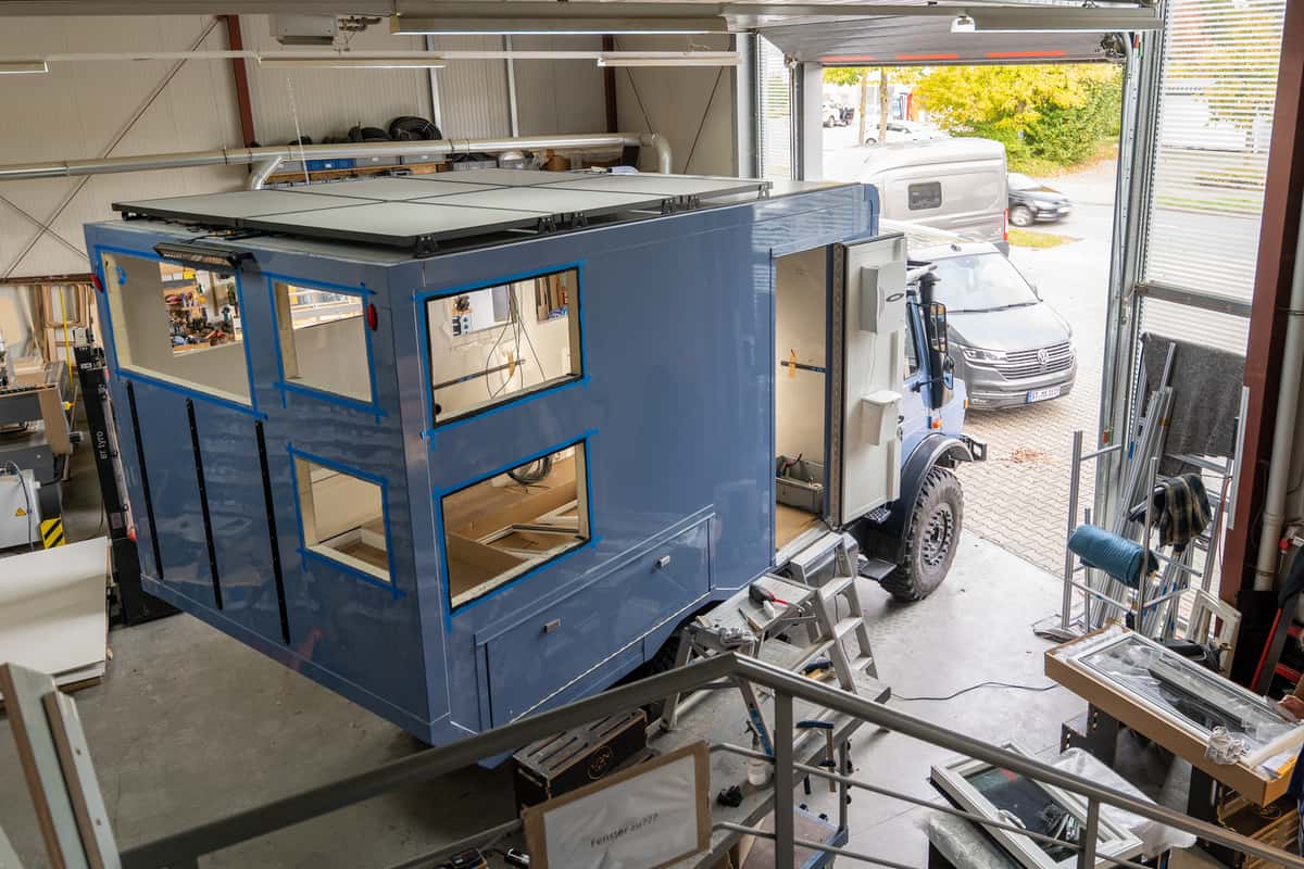 Blick von oben in die Halle der Vanfabrik