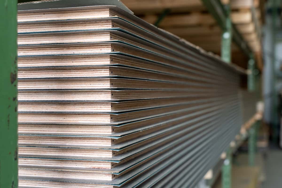 HPL Überstand bei der Queenply Platte