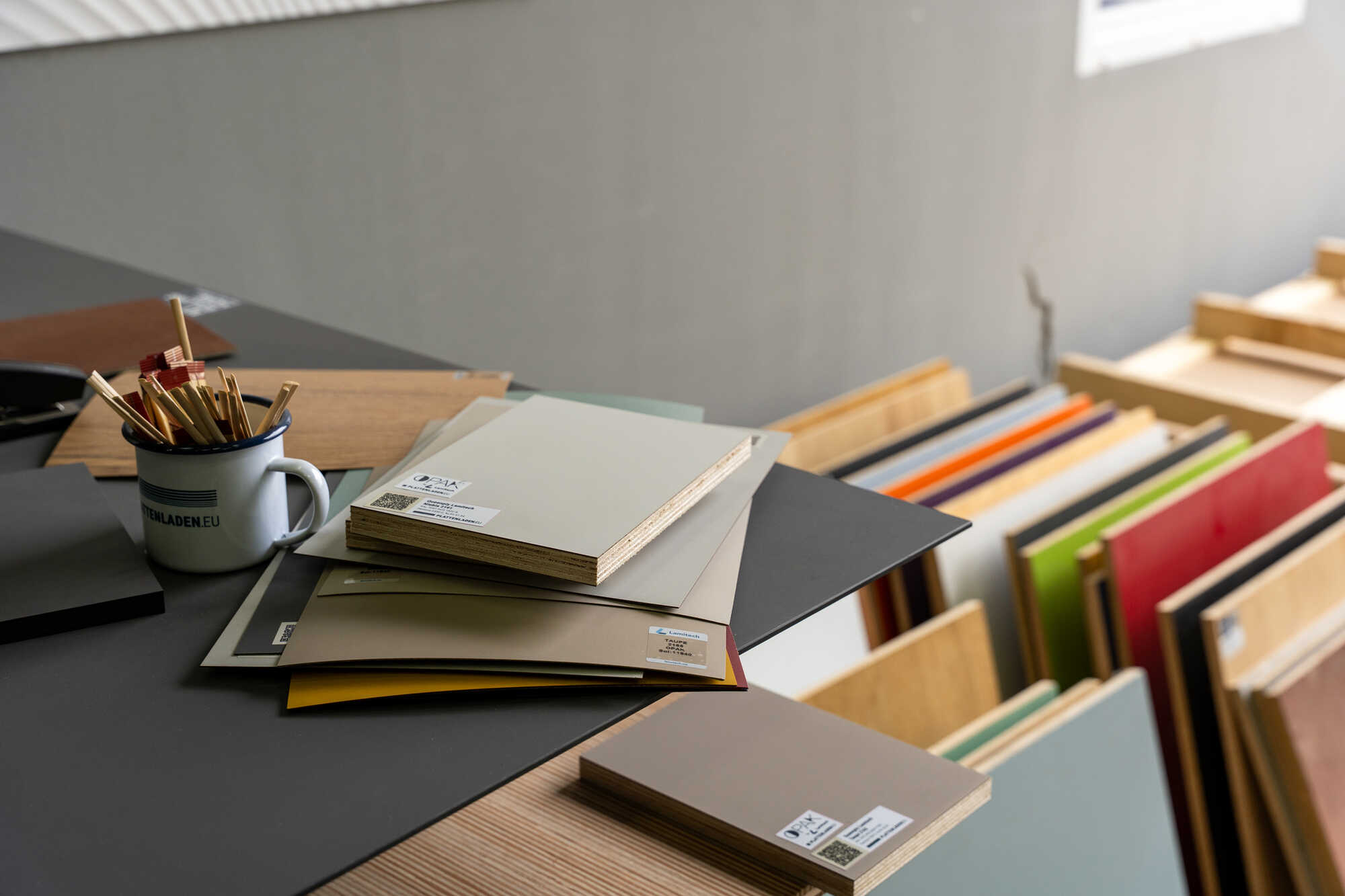 Holz-, Schichtstoff- und Furniermuster