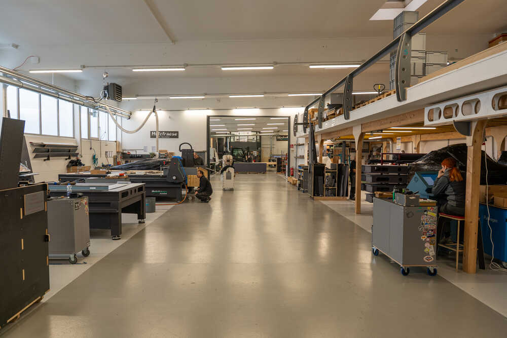 Produktionshalle der CNC Holzfräse