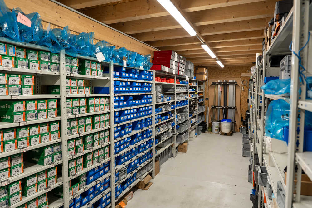 Im Lager finden sich alle Kleinteile, die für den Aufbau der Fräse gebraucht werden