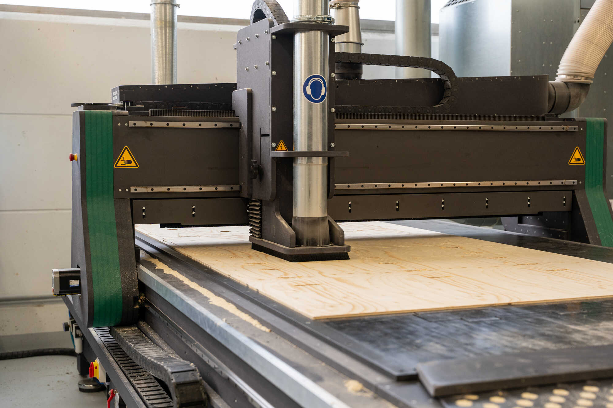 Die CNC Holzfräse bei der Arbeit