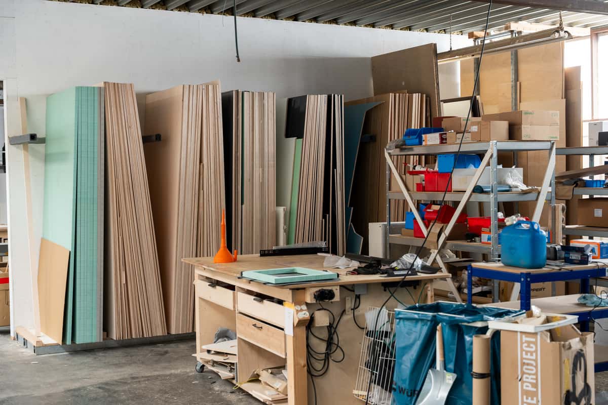 Plattenlager in den Hallen der Camper Schmiede