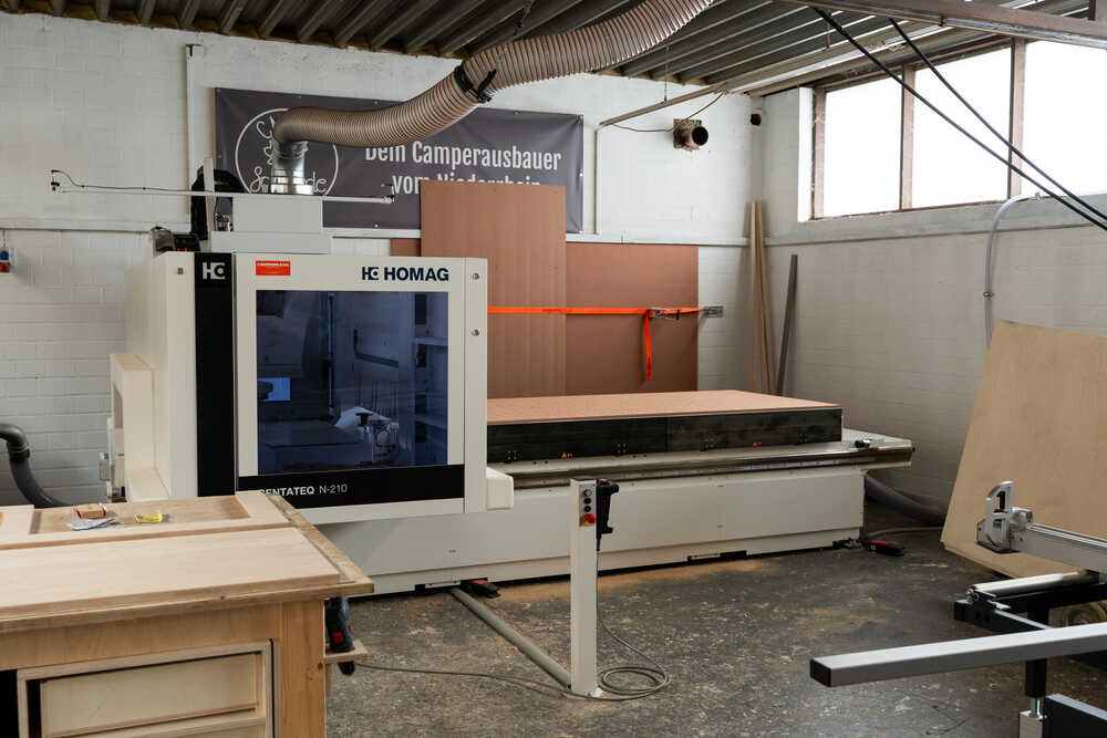 CNC Fräse in den Hallen der Camper Schmiede