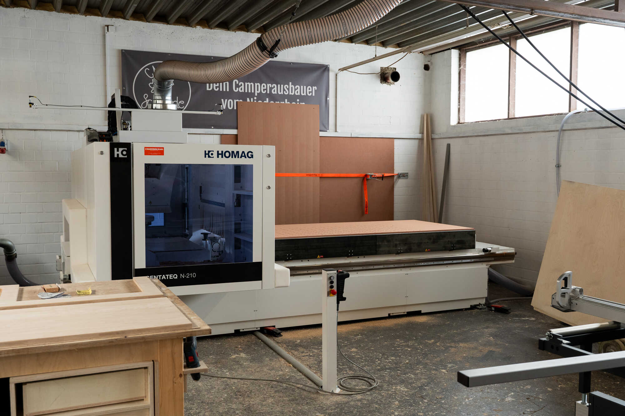 CNC Fräse in den Hallen der Camper Schmiede