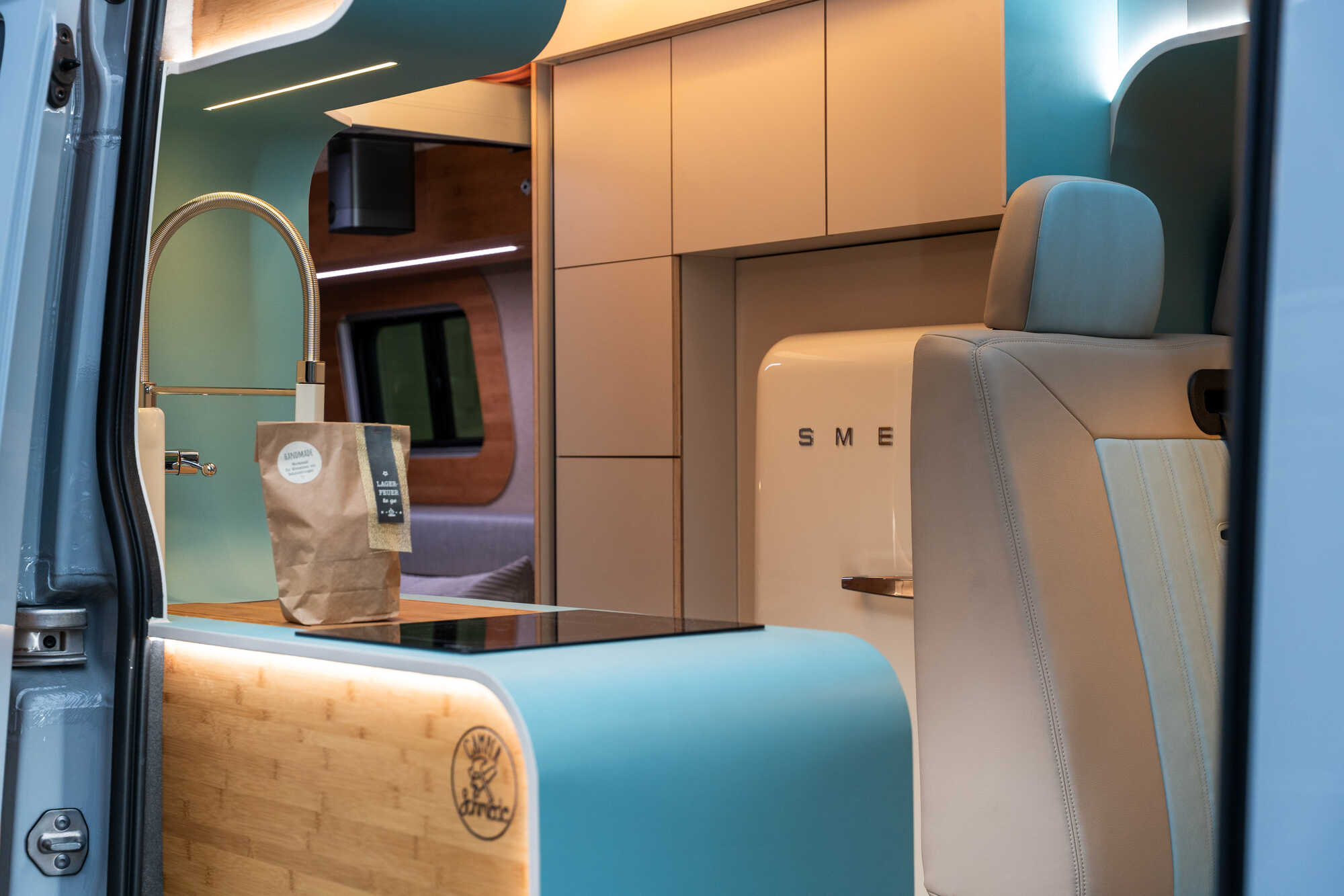 Messefahrzeug der Camper Schmiede: Retro-Style trifft feine Ausbaukunst