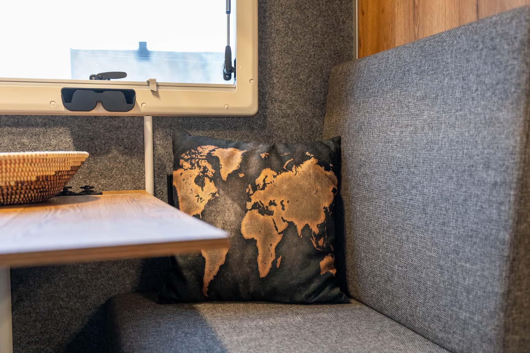 Kleine Details machen den Wohnbereich in der Pickup-Kabine gemütlich