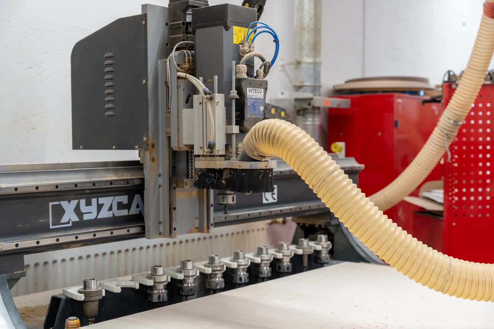 CNC Fräse in der Werkstatt von Artgerecht