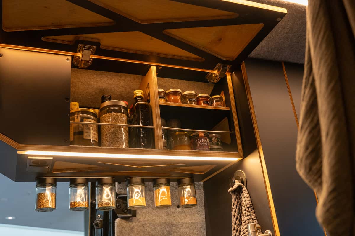 Küchenregal in SAM the Van