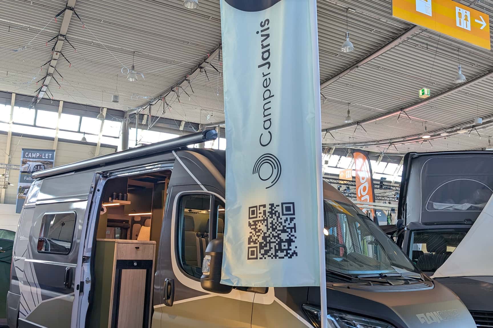 Camper Jarvis mit der neuen Campersteuerung auf dem Stand von Flowcamper