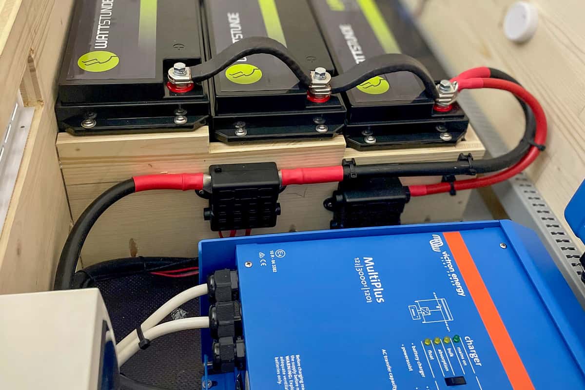 Elektroinstallation von Tino Eggert mit Lithiumbatterien und Wechselrichter