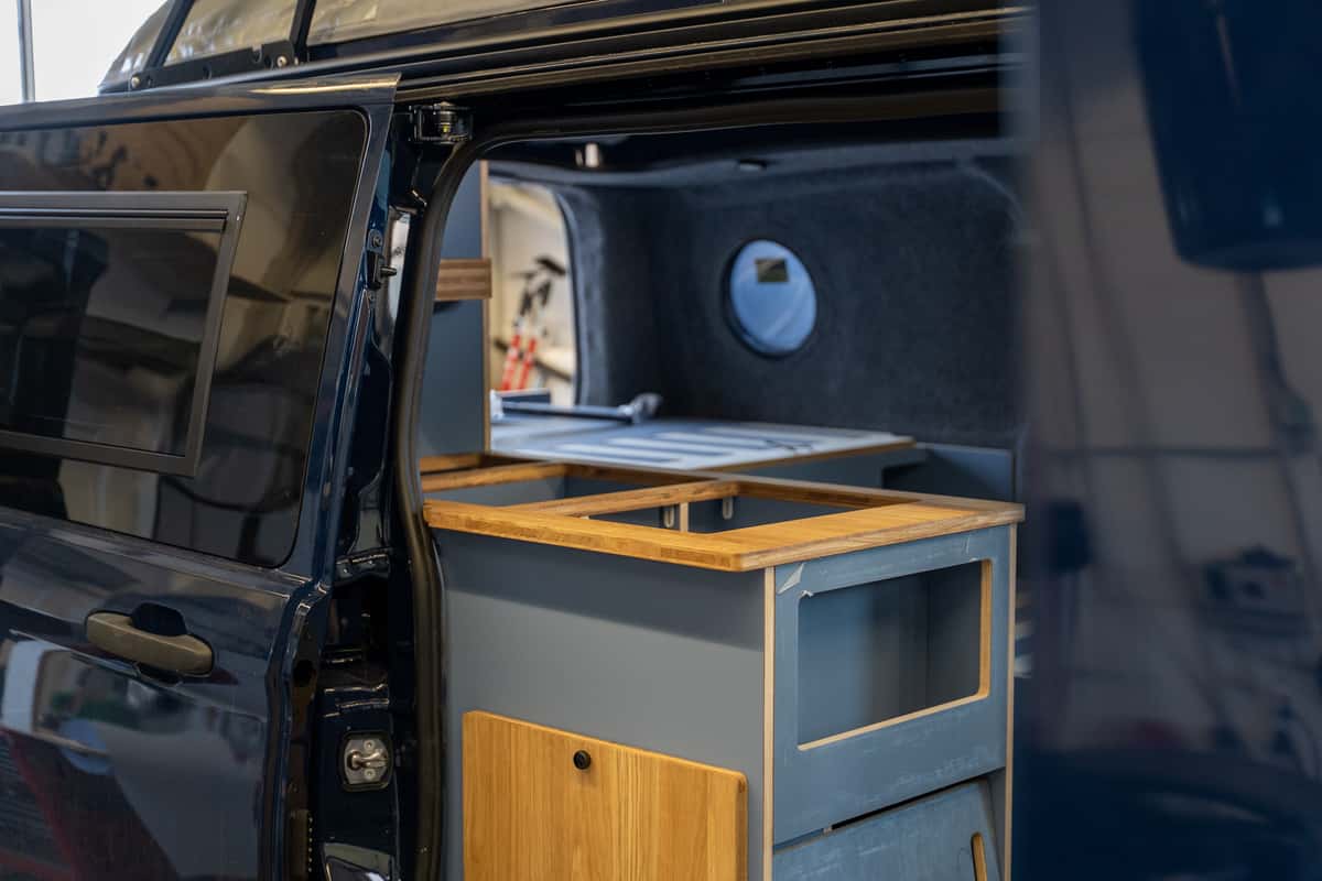 Individueller Ausbau eines Ford Transit Custom bei Movovan