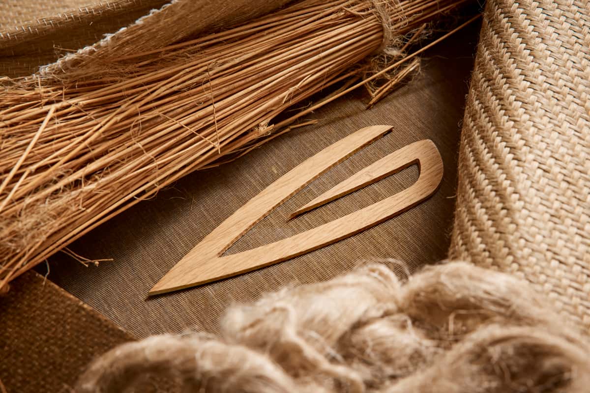 Flachs in seinen verschiedenen Verarbeitungsstadien