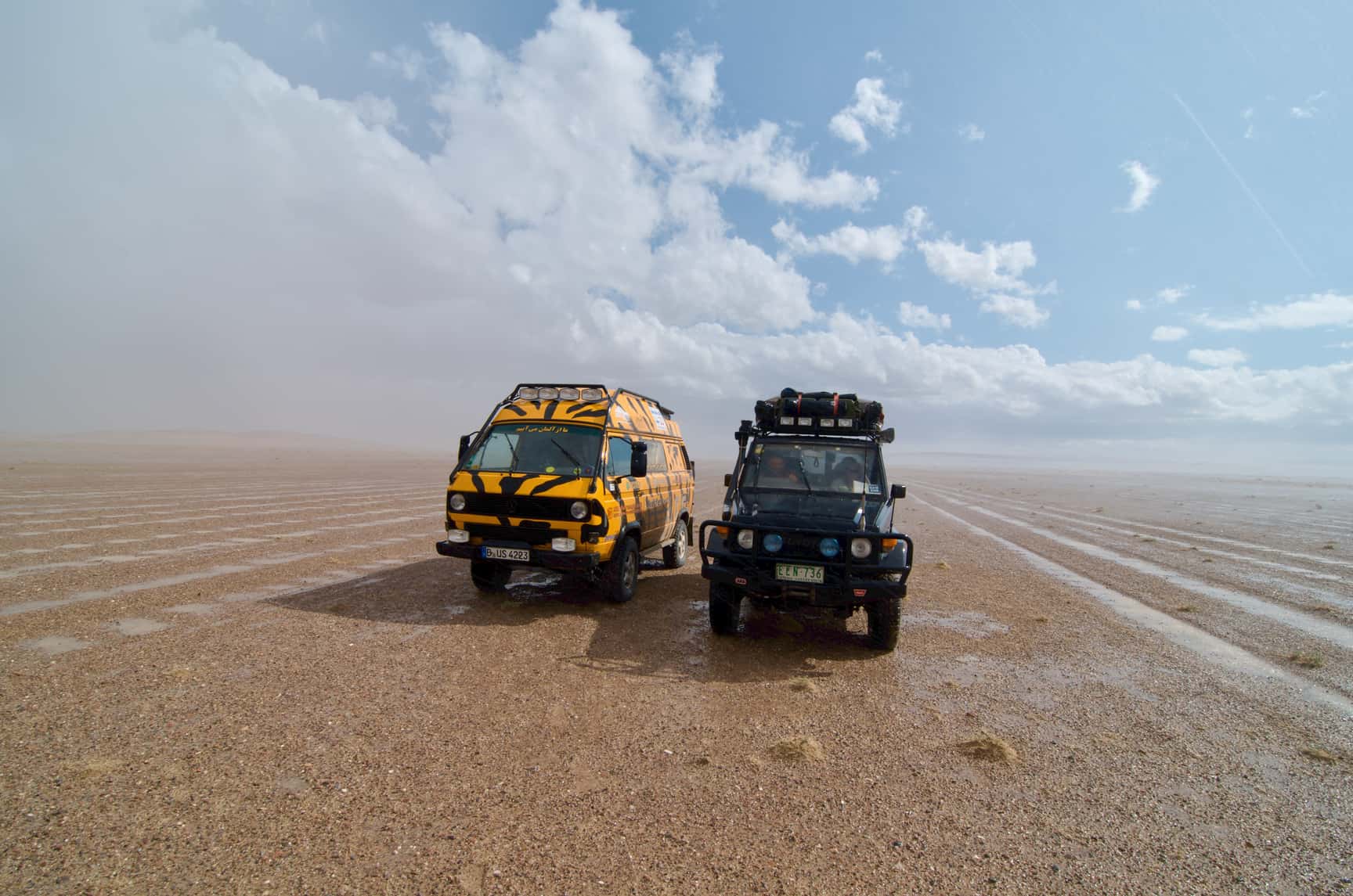 Martins Tigerbus und Nicos Landcruiser in der Mongolei
