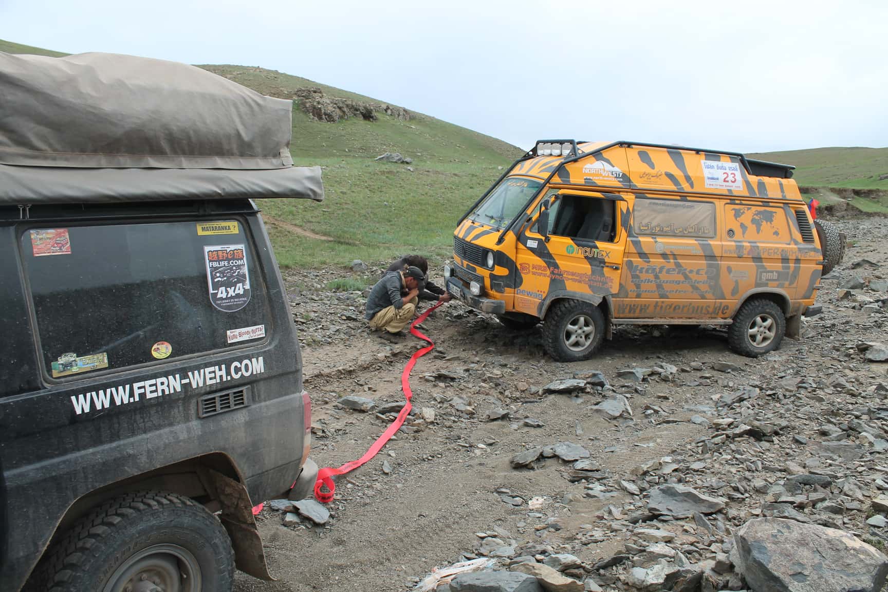 Da streikt der Tigerbus in der Mongolei dank kaputtem Getriebes...