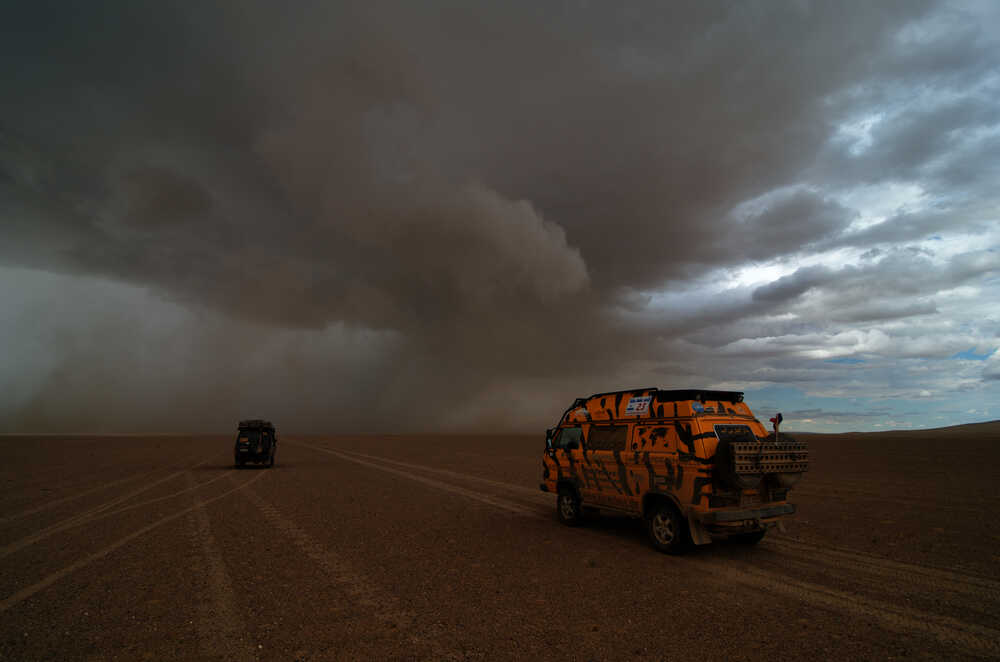 Martins Tigerbus und Nicos Landcruiser in der Mongolei