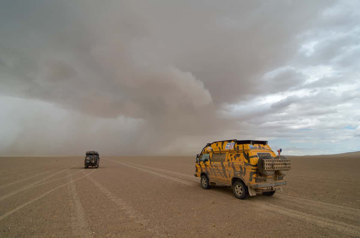 Martins Tigerbus und Nicos Landcruiser in der Mongolei